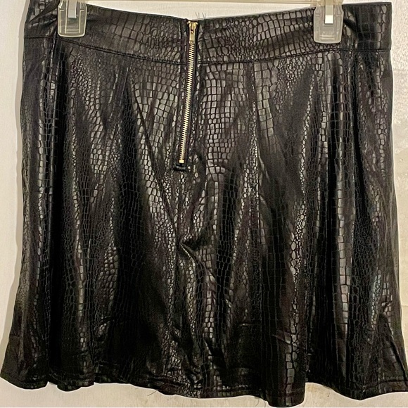 SWOON SKIRT - Picture 3 of 5